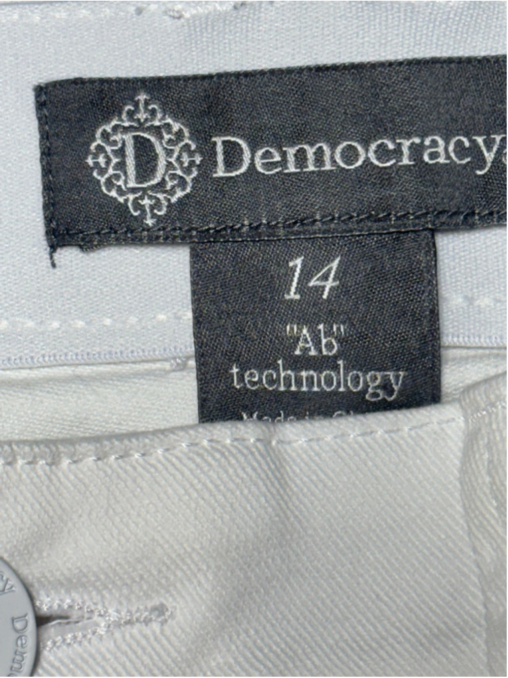 Democracy Ab' Technology Optic White Scalloped Fray Hem Crop Flare Jeans SZ 14 - Picture 8 of 9